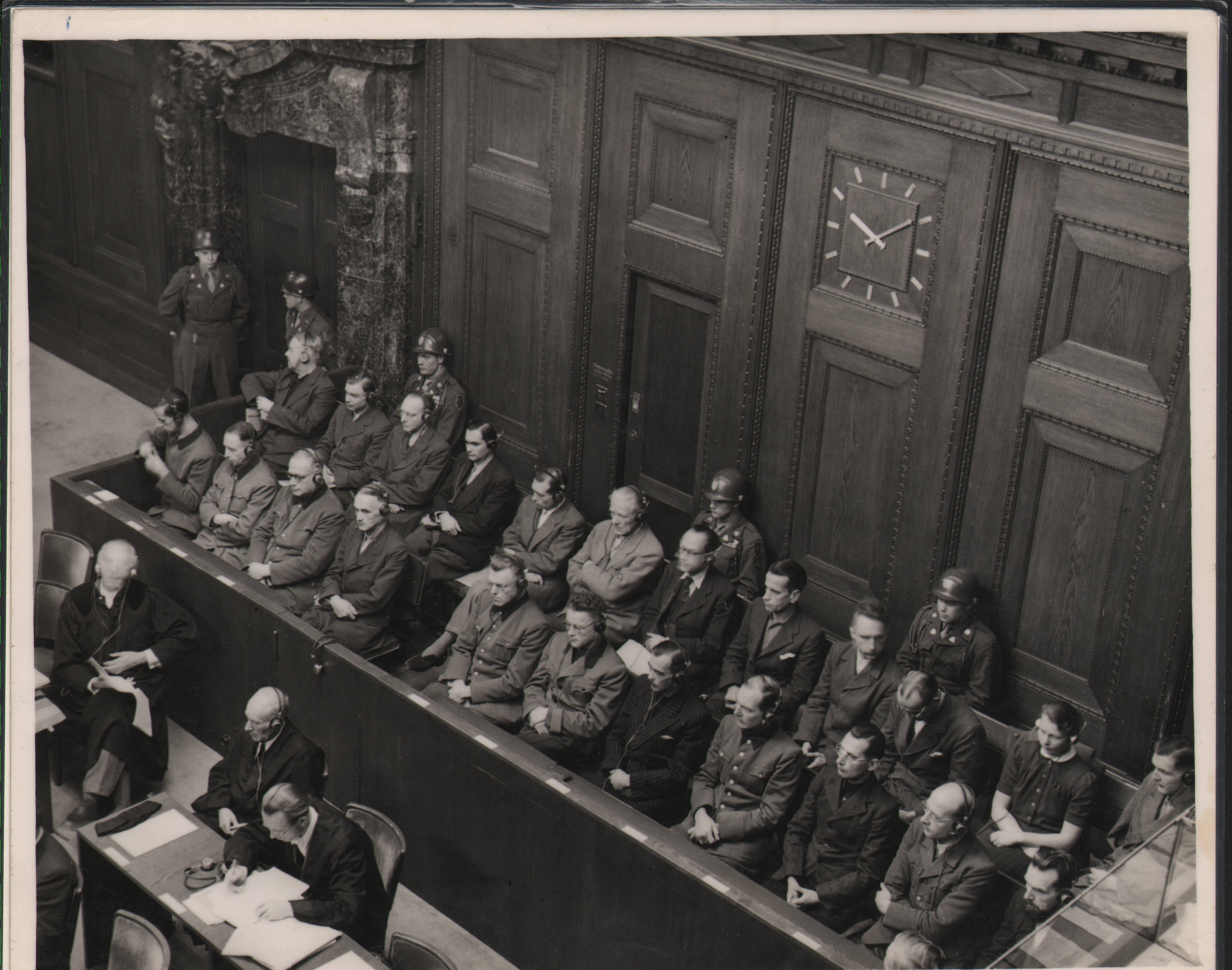 Международный военный трибунал в нюрнберге проходил. Нюрнберг скамья подсудимых. Нюрнбергский процесс скамья подсудимых. Нюрнбергский трибунал 1945-1946 гг. Нюрнберг 1945 процесс.