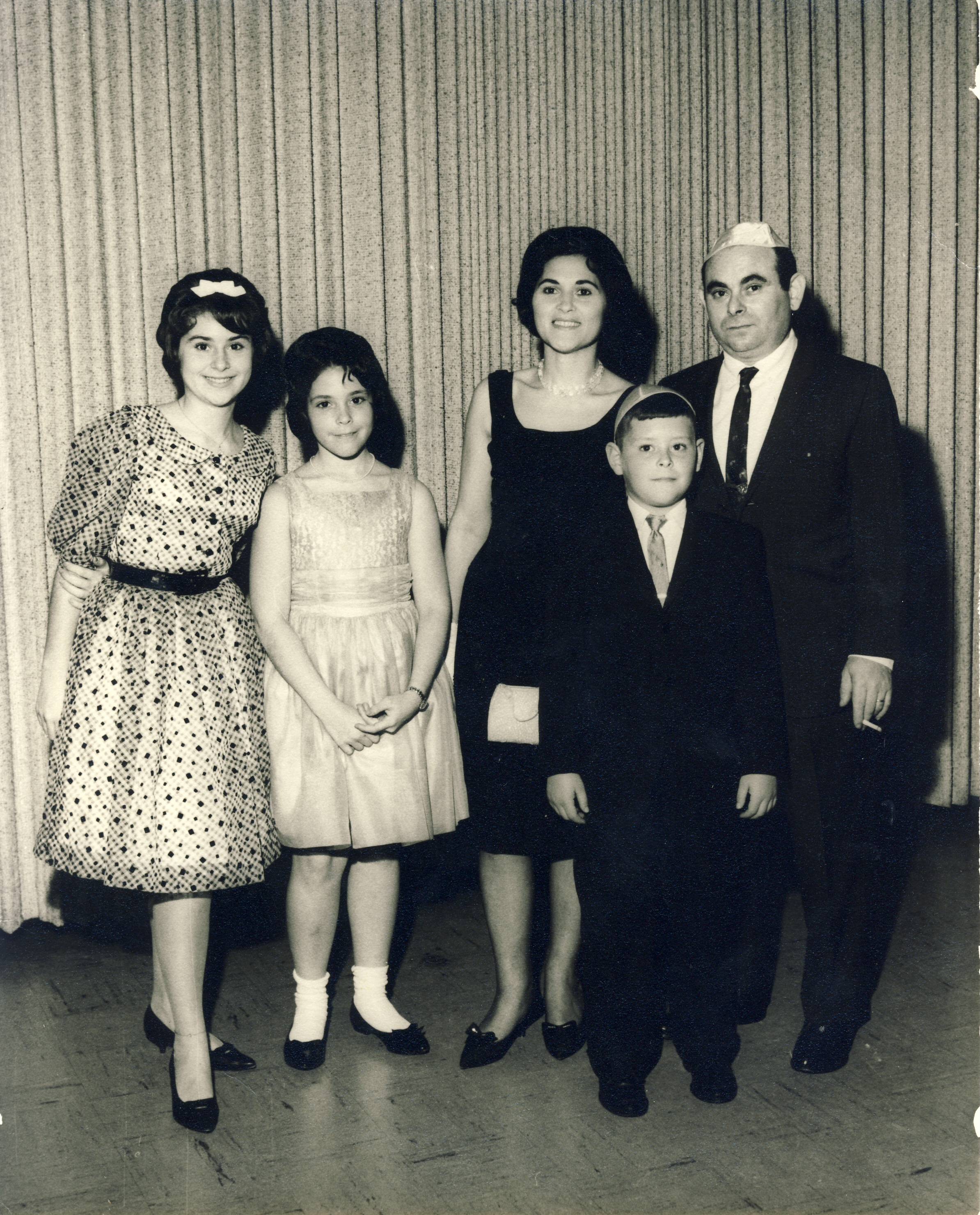 Ruth, Dorothy, Toby, John & Murry Cymber in 1963