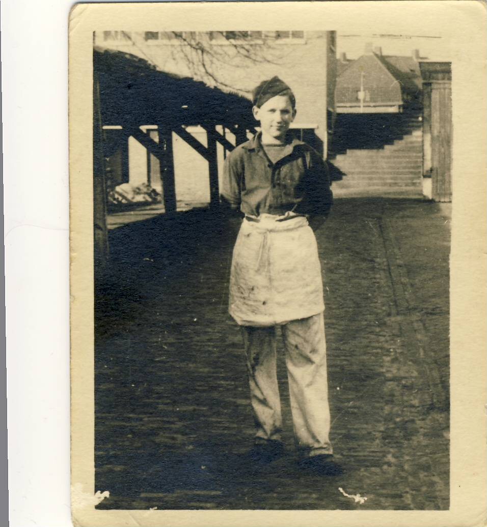 Jan as kitchen help in Arnhem-Coehorn Kazerne