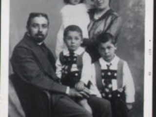 Elsie Levy with mother in 1913