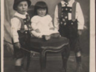 Elsie with brothers Ludwig and Ferdinand as children in 1918