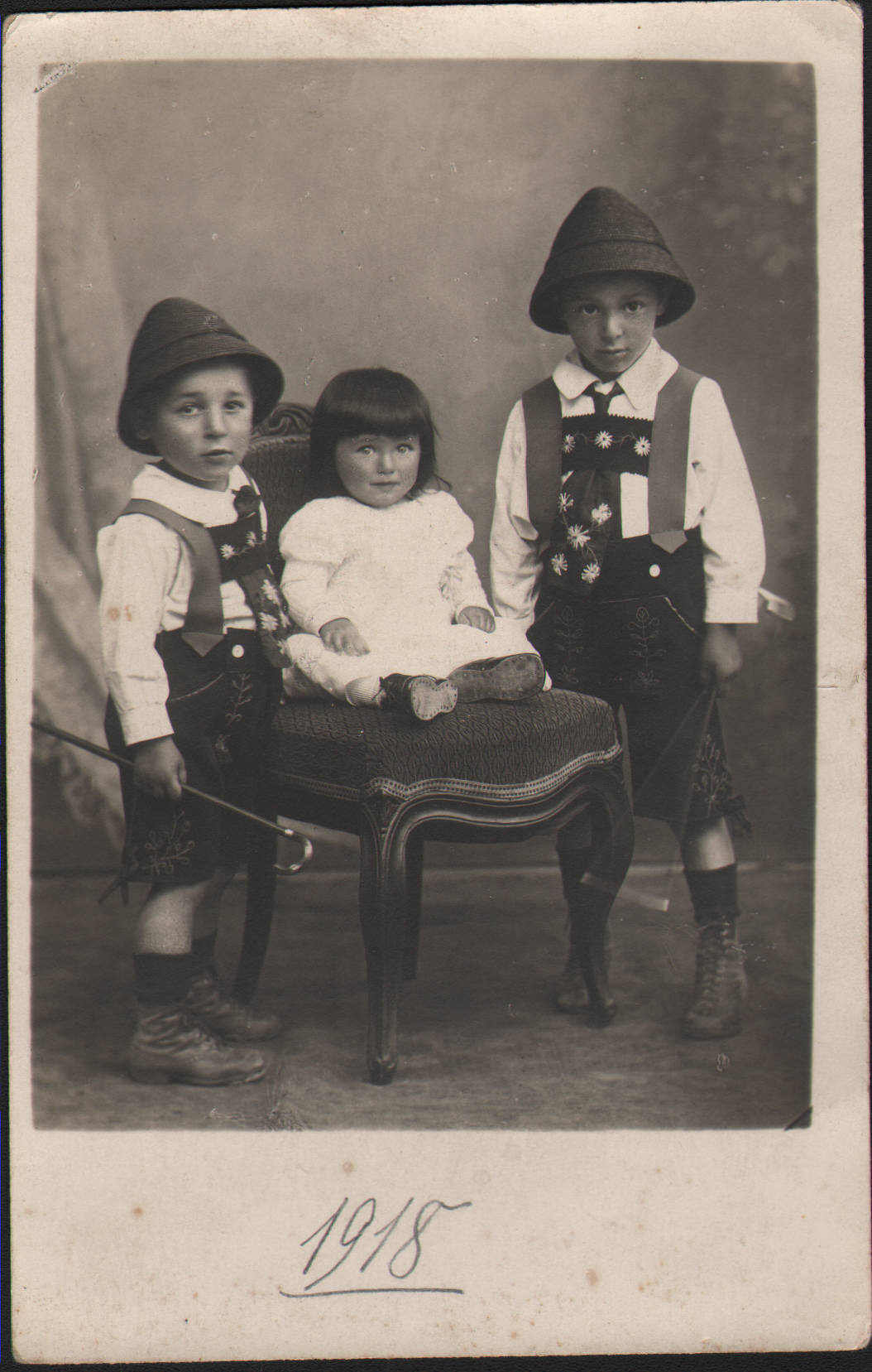 Elsie with brothers Ludwig and Ferdinand as children in 1918