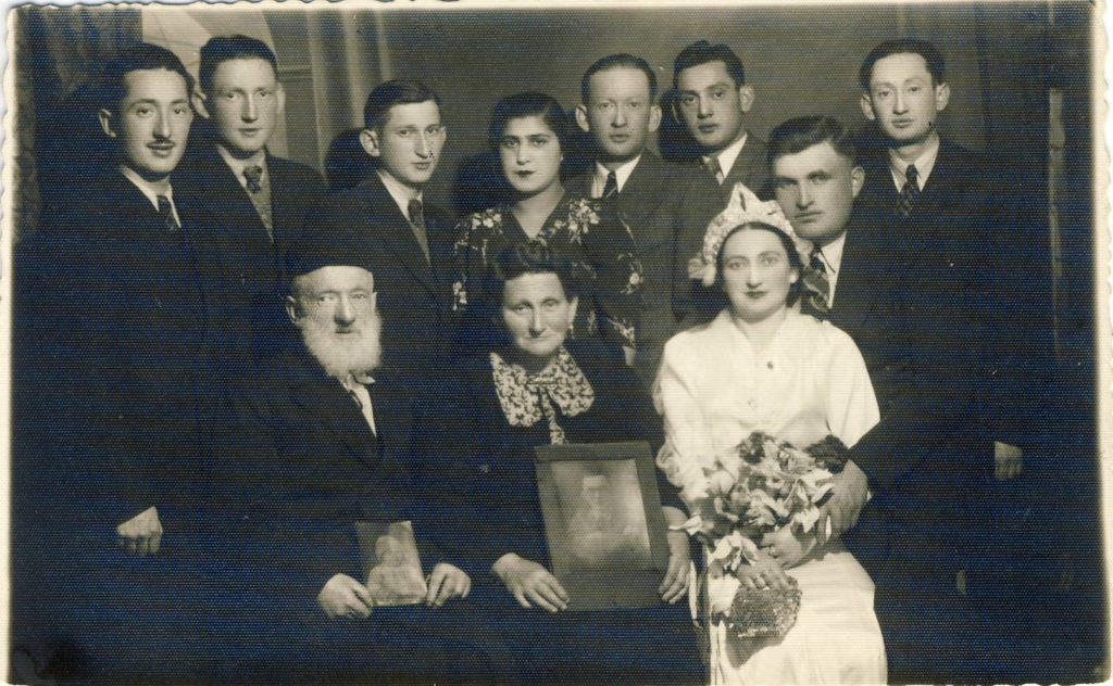 Roszewski family wedding photo