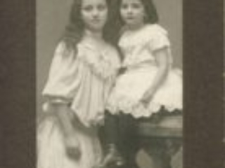 Eric&#039;s Mother Amanda and his Aunt Minni