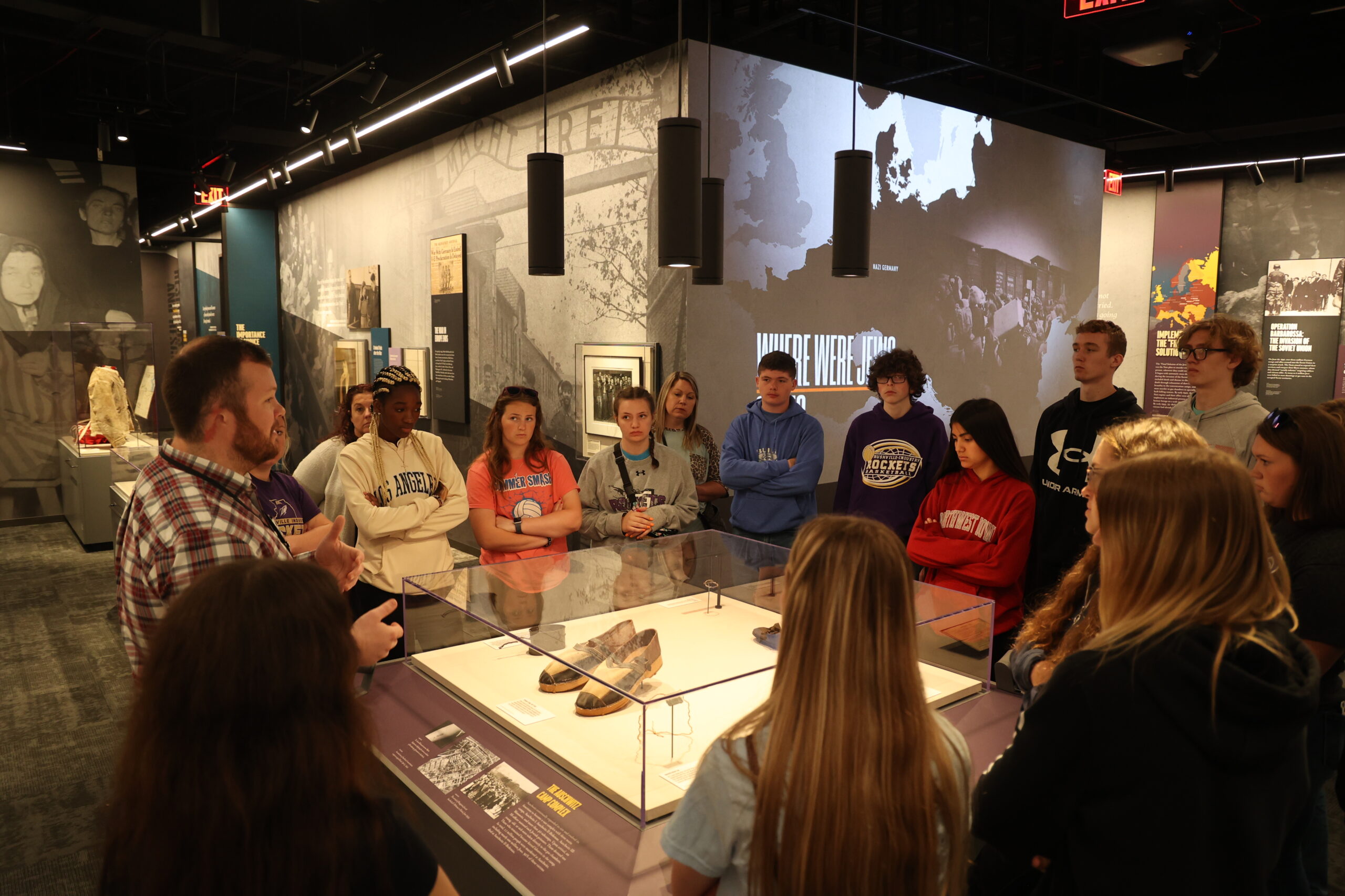 image of Student tour in the Holocaust Museum