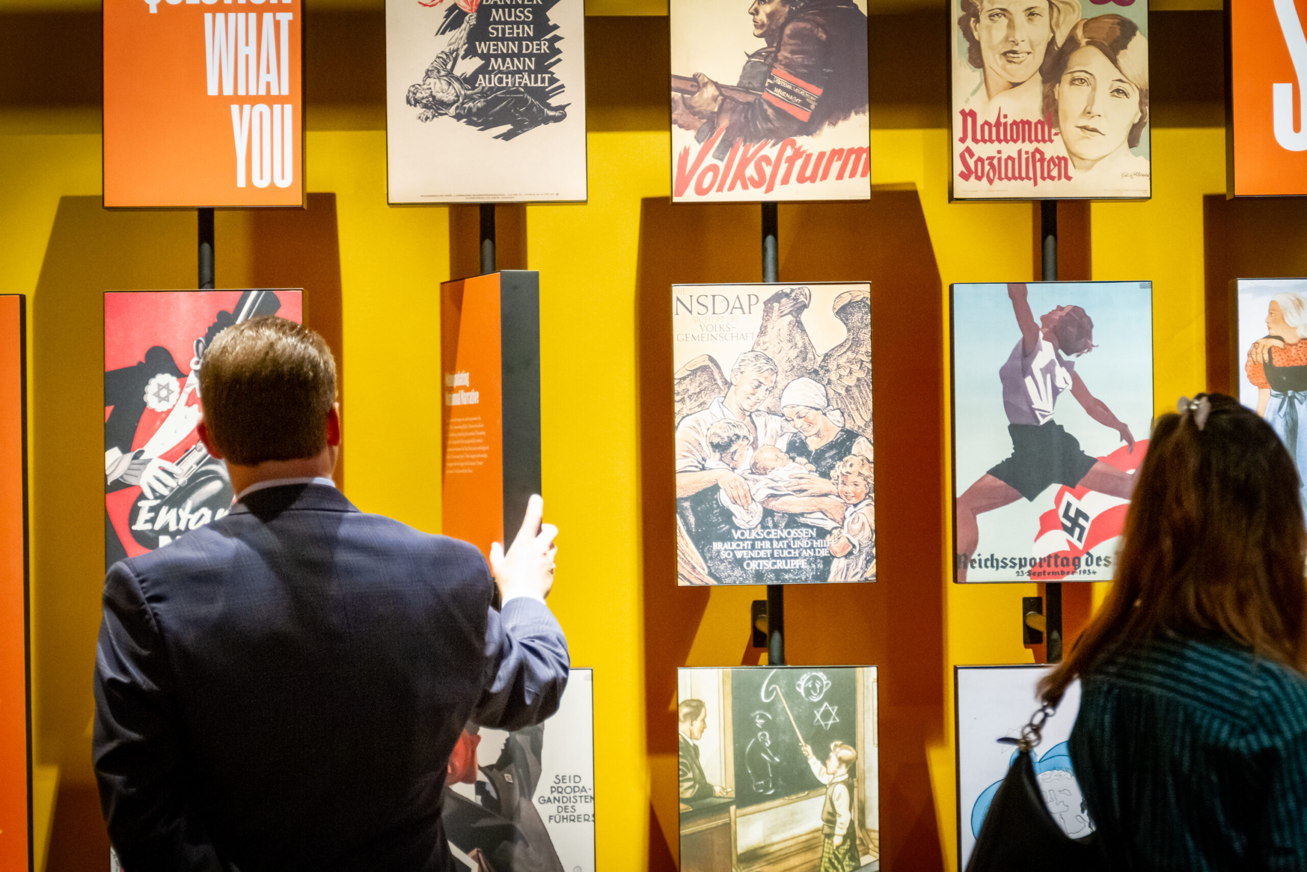 image of Student tour in the Holocaust Museum